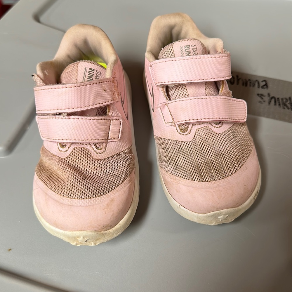Toddler girl pink Nike’s